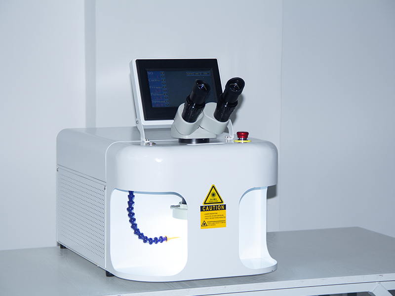 白色珠宝焊现场实拍3 白色珠宝焊现场实拍3