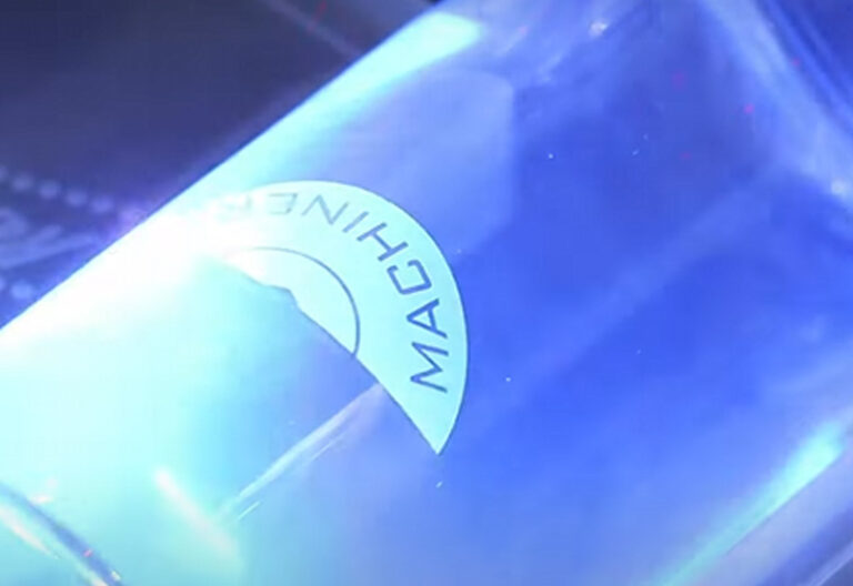 Cele mai bune mașini de gravură cu laser pentru întreprinderile mici-(2025-Review)-3D-UV-Laser-Marking-Machine