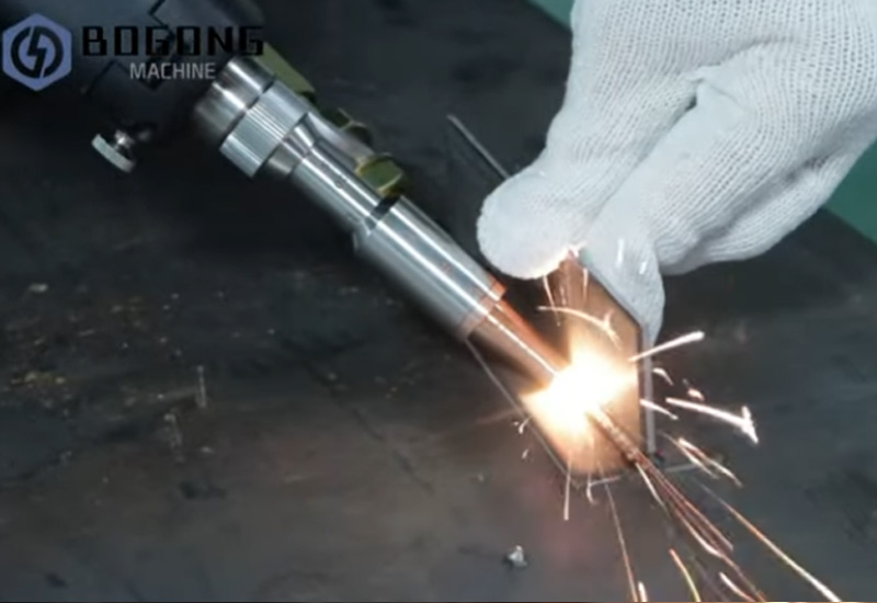 Machine à souder au laser personnalisée pour l'aéronautique - peau de fuselage - 3 Machine à souder au laser personnalisée pour l'aéronautique - peau de fuselage - 3