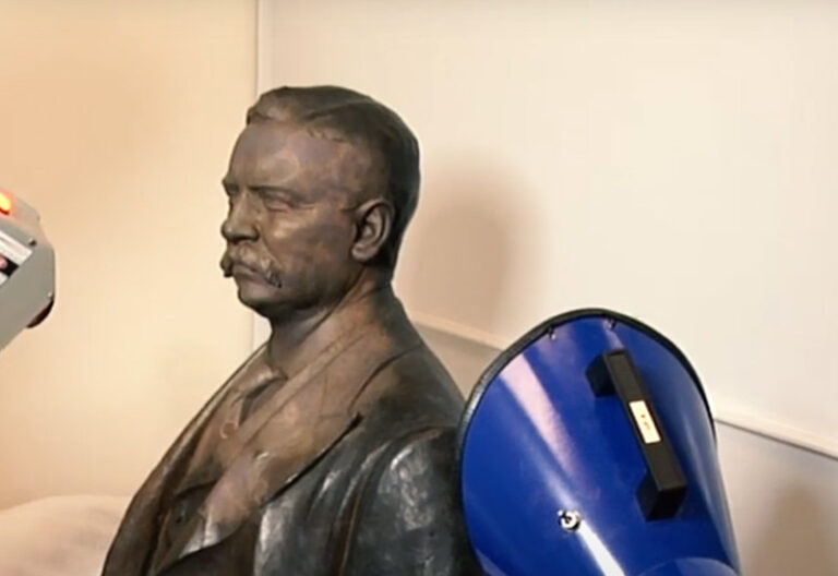 Precision-Laser-Cleaning-for-Cultural-Relics-&-Bronze-Statues-2