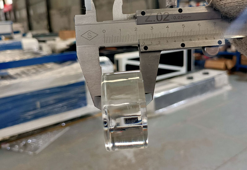 Laser cutting machine for glass