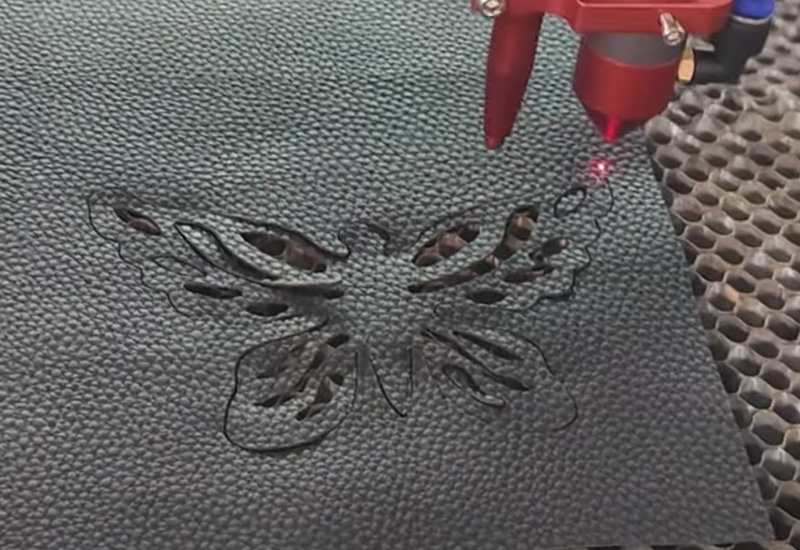 Laser cutting machine for glass