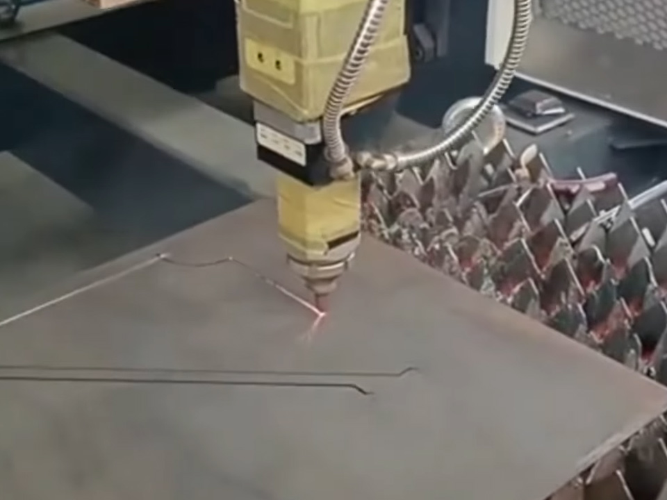 Best Laser Cutting Solutions for Data Center Hardware Manufacturing 3 Best Laser Power for Cutting Carbon Steel Plates