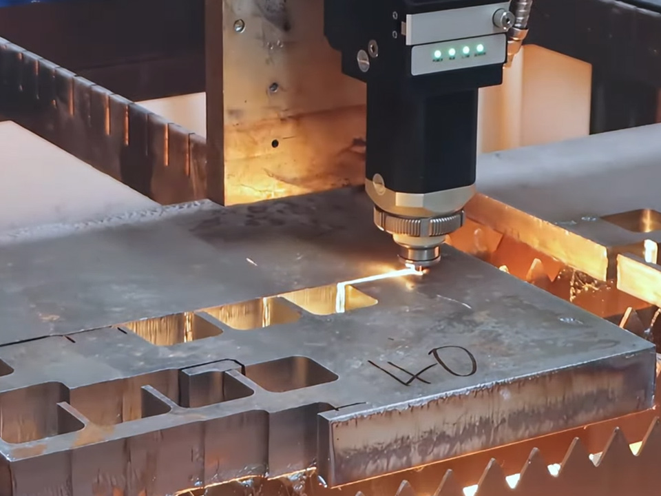 Cutting Aluminum With Fiber Laser: Challenges and Solutions 2 Fiber Laser