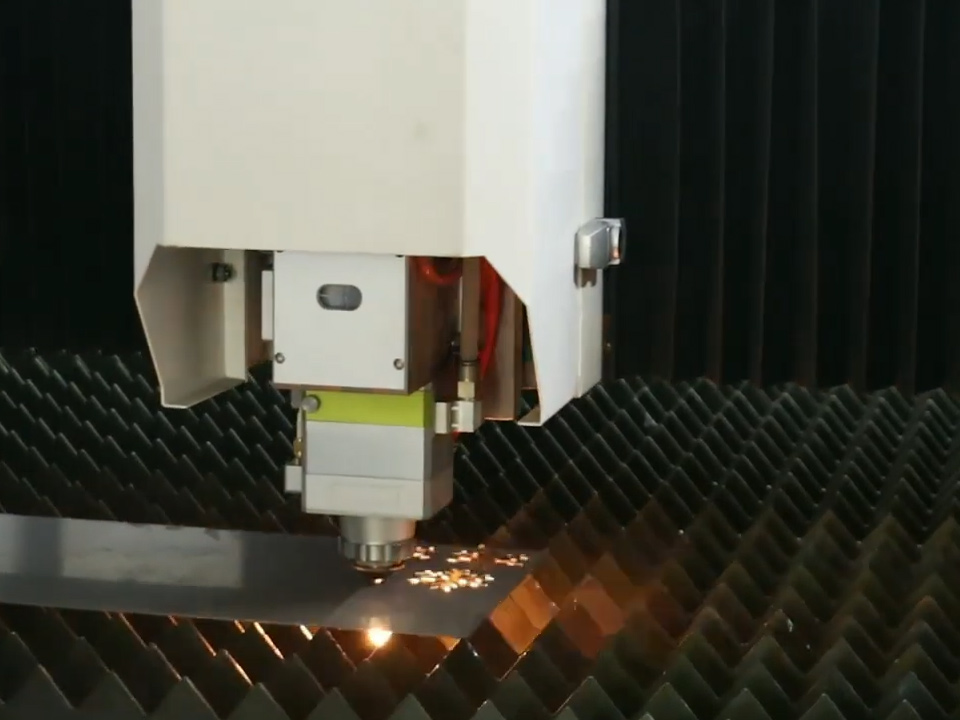 Industrial Laser Cutting Machines for Data Center Equipment 3 Corte a laser