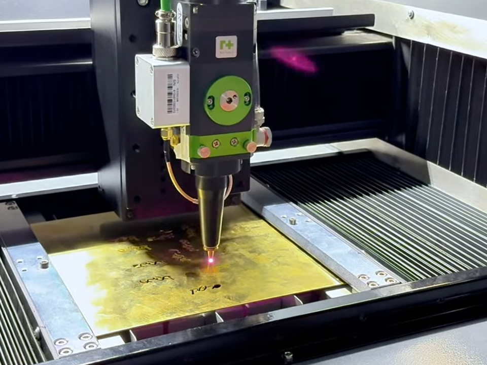 Laser Cutting Thin Sheet Metal for Server Enclosures 3 Laserschneiden