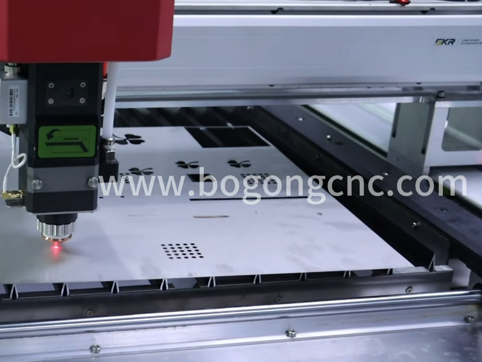 Automated Laser Cutting Lines for Server Hardware Production 3 Laserschneiden