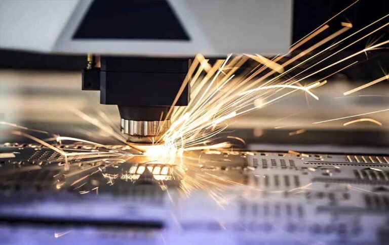 Advantages of Fiber Laser Cutting Over CO2 Laser Technology