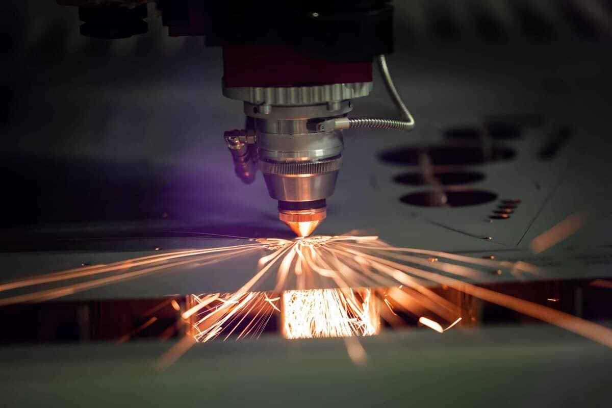 How Fiber Laser Cutting Machines Work in Industrial Manufacturing
