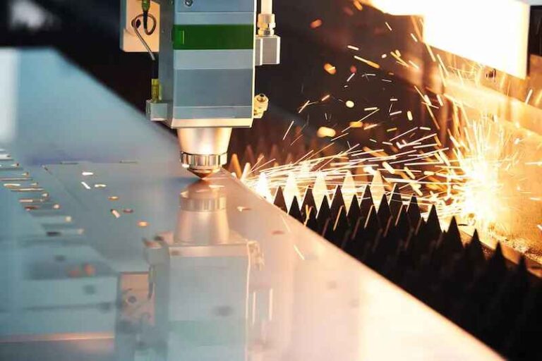 How Fiber Laser Cutting Machines Work in Industrial Manufacturing 1 How Fiber Laser Cutting Machines Work in Industrial Manufacturing