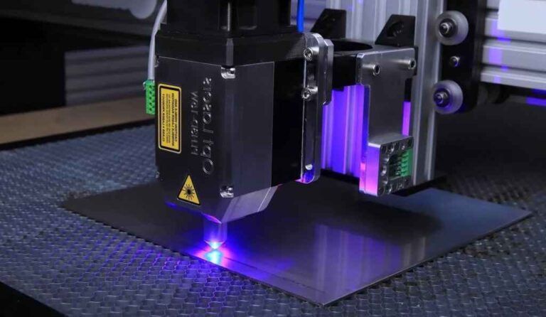 How Manufacturers Produce Acrylic Panels Using Laser Cutting 1 How Manufacturers Produce Acrylic Panels Using Laser Cutting