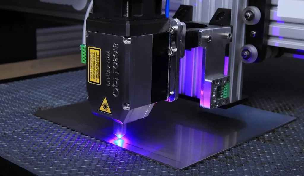 How Manufacturers Produce Acrylic Panels Using Laser Cutting